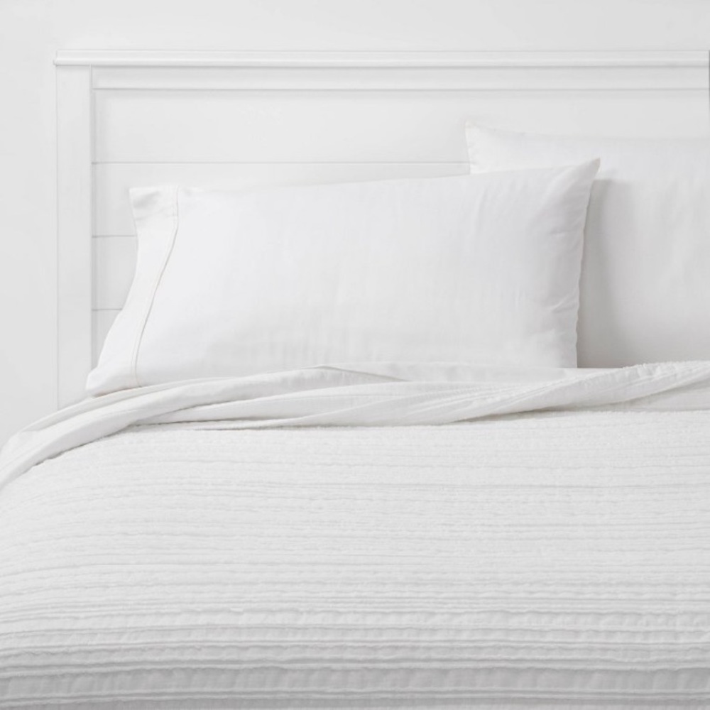 White textured bed quilt